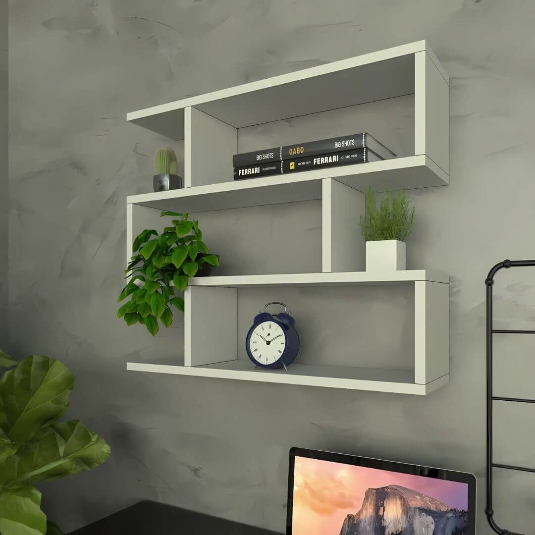 Prateleira decorativa zigzag branca MDF em parede cinza com visual minimalista.

