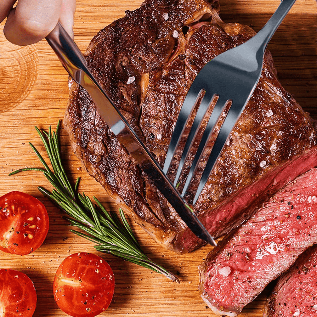 Talheres brilhantes com design sofisticado em maleta premium

