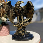 Escultura de águia em gesso, acabamento artesanal para sala moderna

