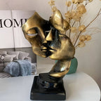 Escultura de máscaras feita à mão, ideal para ambientes sofisticados

